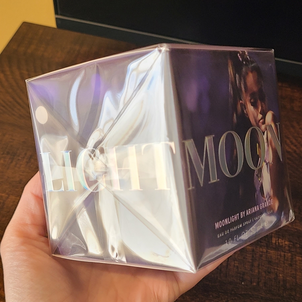 Ariana Grande Moonlight - Picture 14 of 15